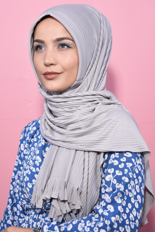 Pliseli Hijab Şal Gümüş Gri Pliseli Hijab Şal Gümüş Gri