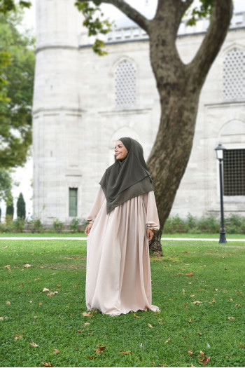 Tesettür Elbise / Ferace Pileli Standart Beden Bej